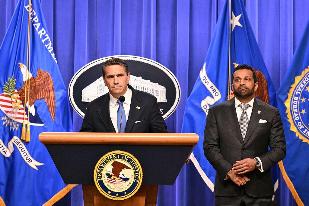 Right Side Goes Nuclear: Retired FBI agent J. Gary DiLaura urges Trump DOJ action over alleged threats, sedition, and anti-Trump incitement.